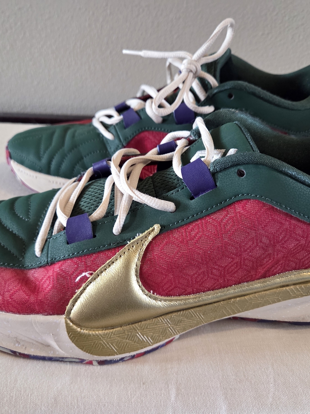 Nike Men's Green, Red & Gold Athletic Shoes